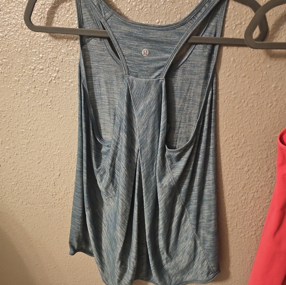 Lululemon 2 tanks size 8 - Picture 4 of 4